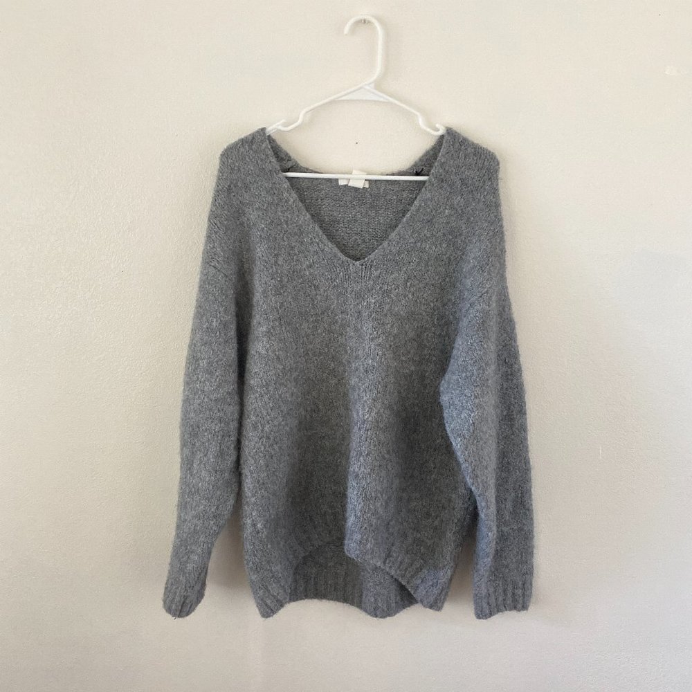 Oversized Grey H&M Wool Blend V-Neck Pullover Sweater Size Small